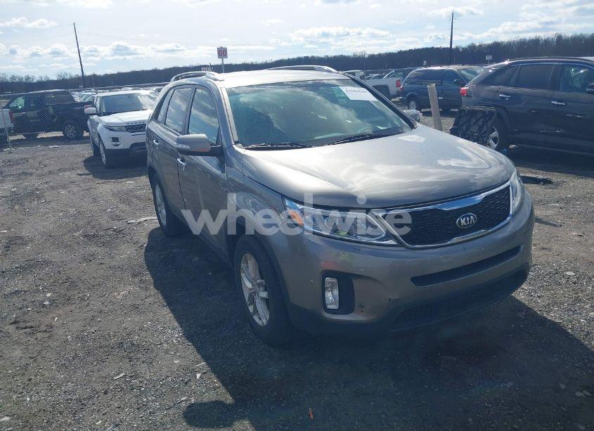 2014 Kia Sorento LX (VIN 5XYKT3A68EG449285) main photo