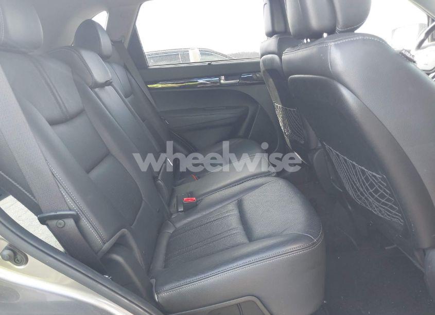 Photo 8 of 2014 Kia Sorento LX (VIN 5XYKT3A68EG449285)