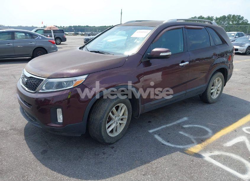 Photo 2 of 2014 Kia Sorento LX (VIN 5XYKT3A68EG506035)