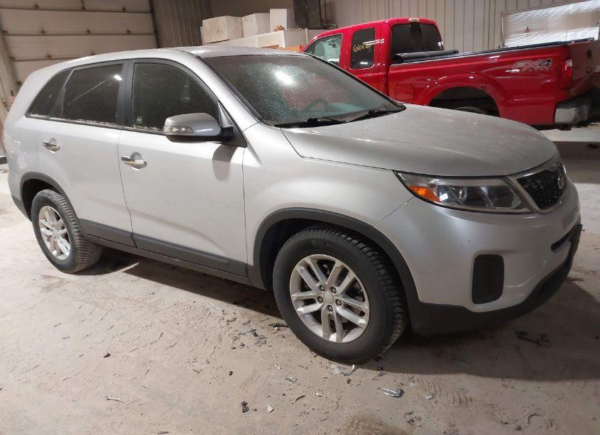 2014 Kia Sorento LX (VIN 5XYKT3A68EG508545) main photo