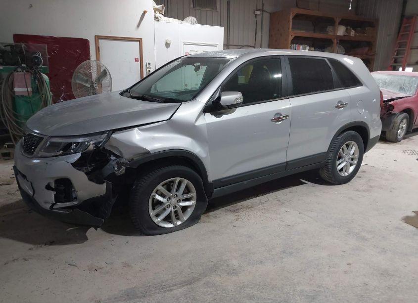 Photo 2 of 2014 Kia Sorento LX (VIN 5XYKT3A68EG508545)