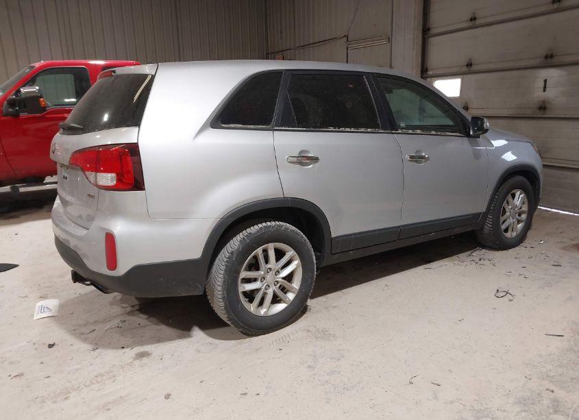 Photo 4 of 2014 Kia Sorento LX (VIN 5XYKT3A68EG508545)