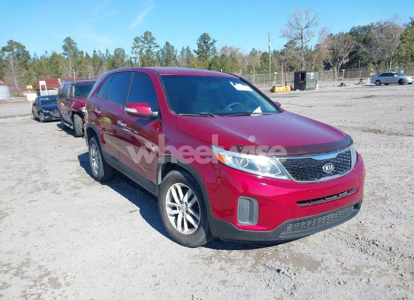 2014 Kia Sorento LX (VIN 5XYKT3A68EG511915) main photo