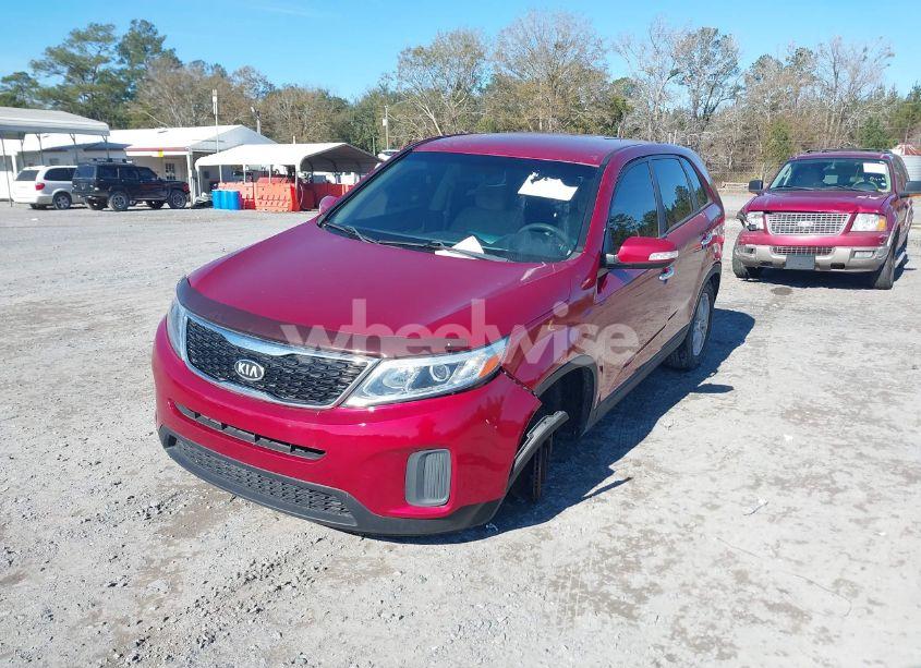 Photo 2 of 2014 Kia Sorento LX (VIN 5XYKT3A68EG511915)