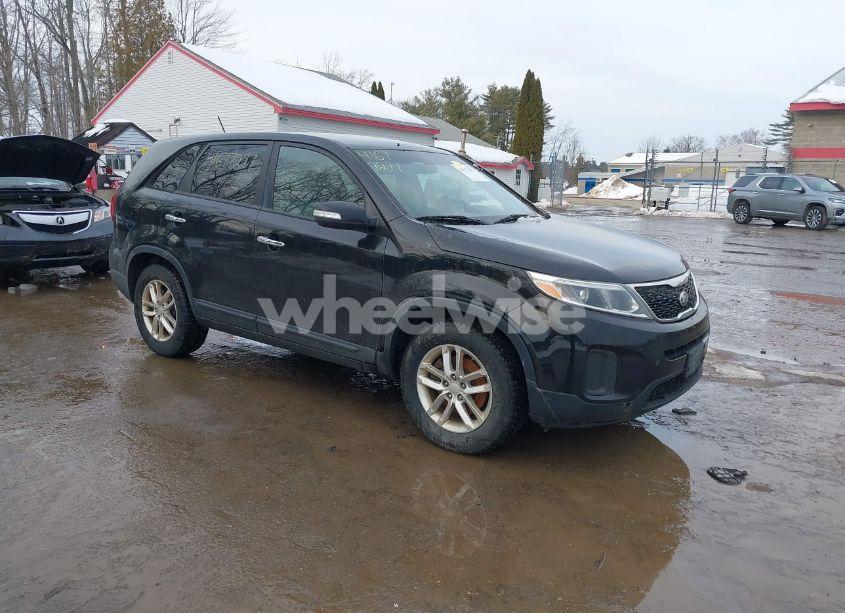 2014 Kia Sorento LX (VIN 5XYKT3A68EG521280) main photo