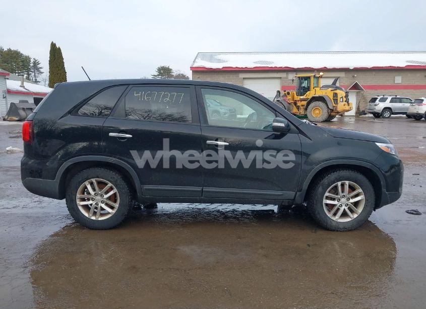 Photo 14 of 2014 Kia Sorento LX (VIN 5XYKT3A68EG521280)