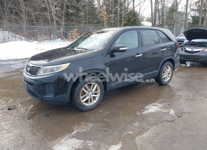 Photo 2 of 2014 Kia Sorento LX (VIN 5XYKT3A68EG521280)
