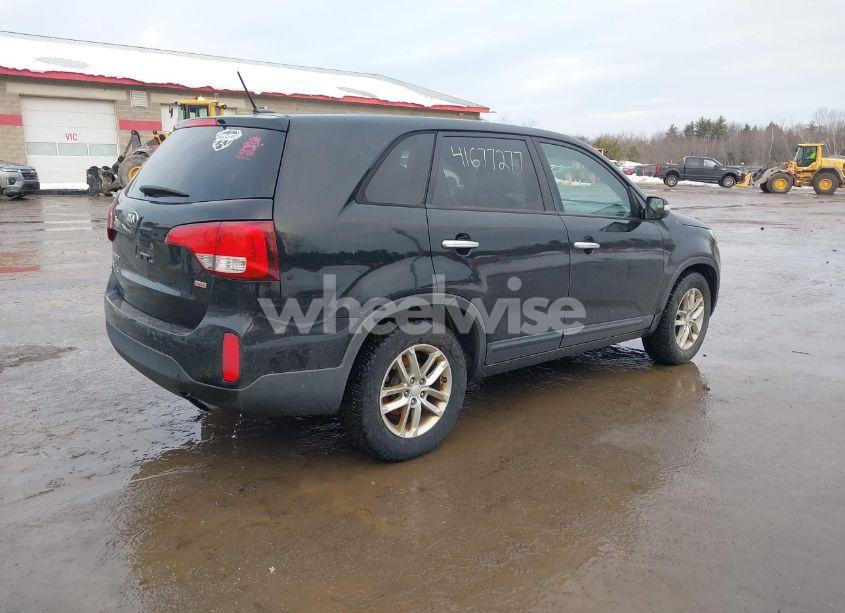 Photo 4 of 2014 Kia Sorento LX (VIN 5XYKT3A68EG521280)
