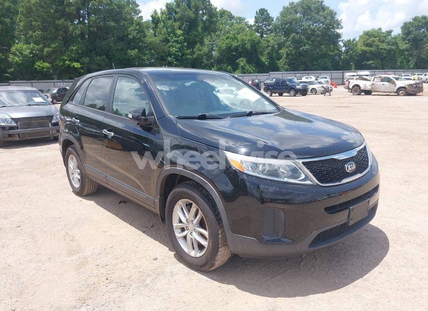 2014 Kia Sorento LX (VIN 5XYKT3A68EG521327) main photo
