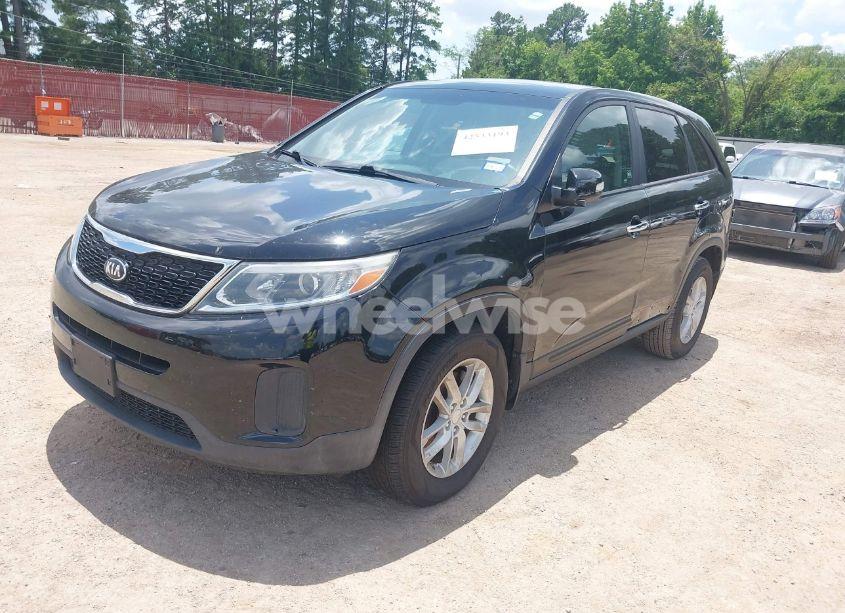Photo 2 of 2014 Kia Sorento LX (VIN 5XYKT3A68EG521327)