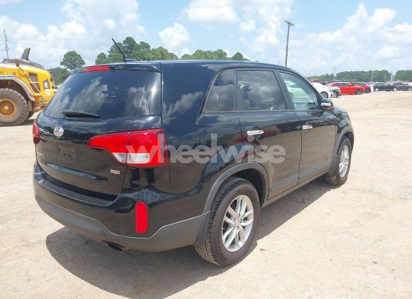 Photo 4 of 2014 Kia Sorento LX (VIN 5XYKT3A68EG521327)