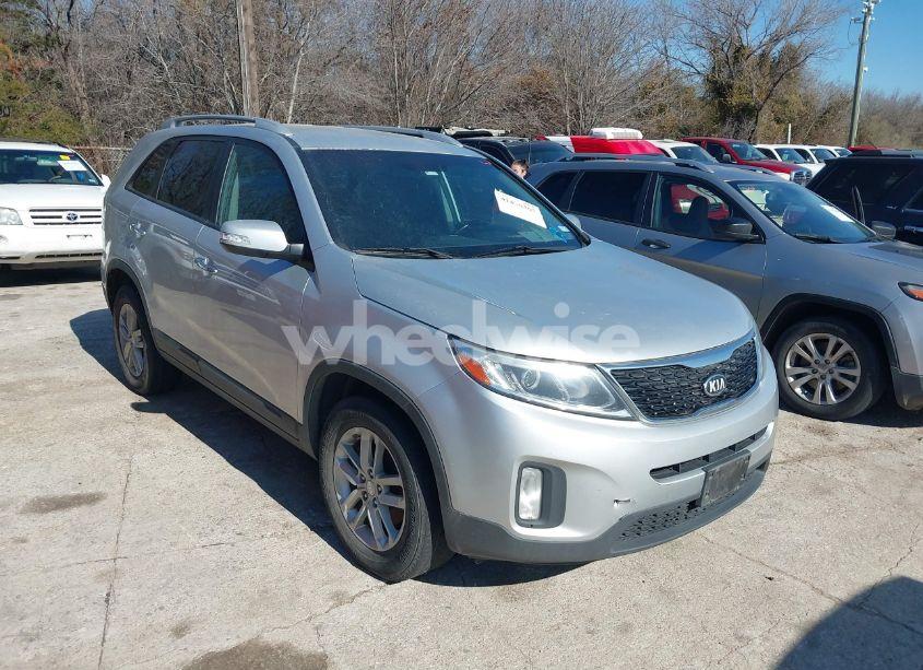 2014 Kia Sorento LX (VIN 5XYKT3A68EG521957) main photo