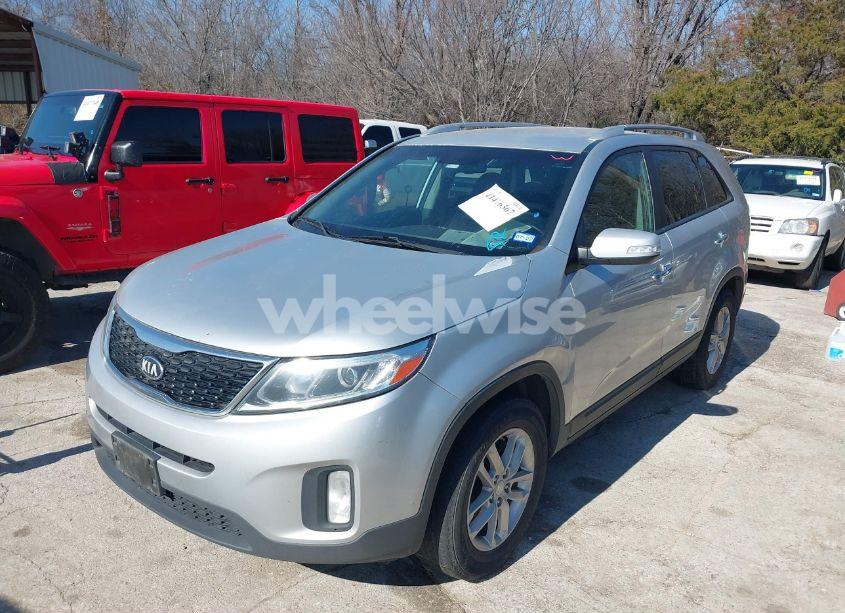 Photo 2 of 2014 Kia Sorento LX (VIN 5XYKT3A68EG521957)