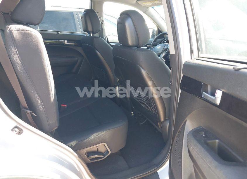 Photo 8 of 2014 Kia Sorento LX (VIN 5XYKT3A68EG521957)