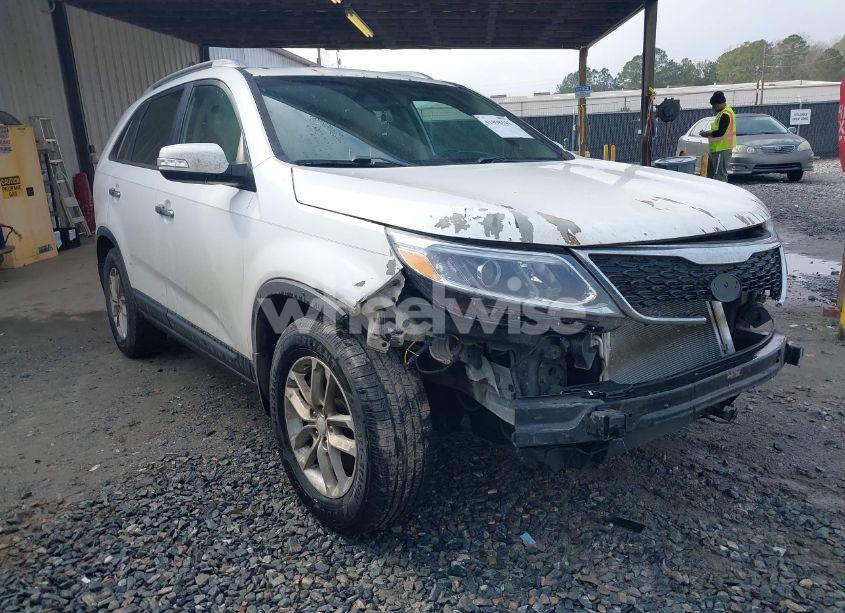 2014 Kia Sorento LX (VIN 5XYKT3A68EG536152) main photo
