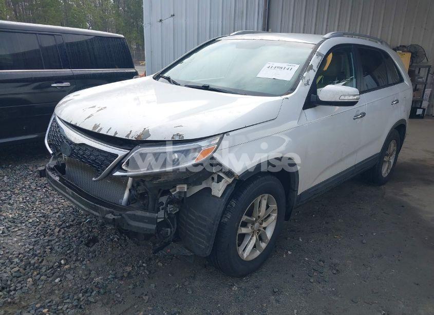 Photo 2 of 2014 Kia Sorento LX (VIN 5XYKT3A68EG536152)