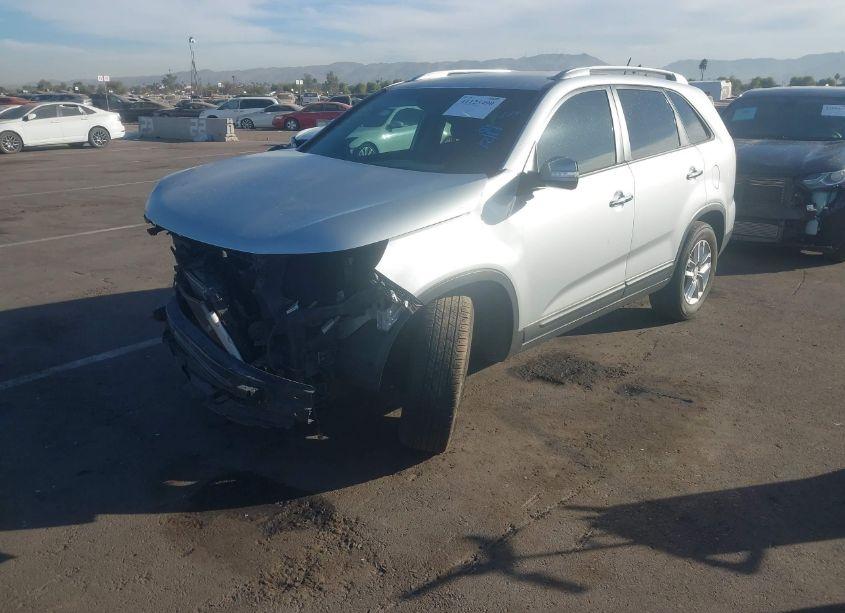 Photo 2 of 2014 Kia Sorento LX (VIN 5XYKT3A68EG539018)