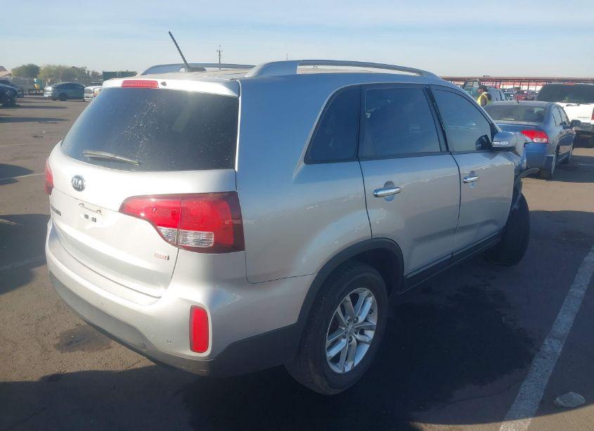 Photo 4 of 2014 Kia Sorento LX (VIN 5XYKT3A68EG539018)