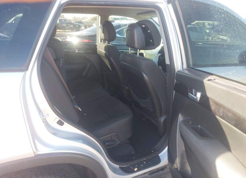 Photo 8 of 2014 Kia Sorento LX (VIN 5XYKT3A68EG539018)