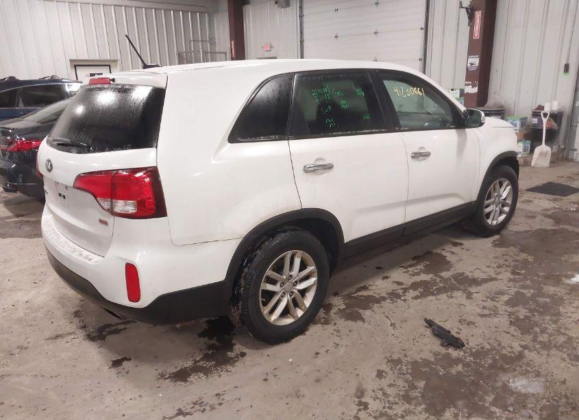 Photo 4 of 2014 Kia Sorento LX (VIN 5XYKT3A68EG542825)