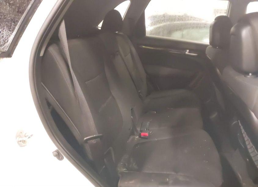 Photo 8 of 2014 Kia Sorento LX (VIN 5XYKT3A68EG542825)