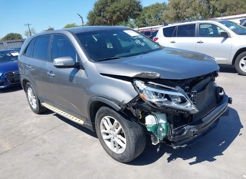 2014 Kia Sorento LX (VIN 5XYKT3A68EG543263) main photo