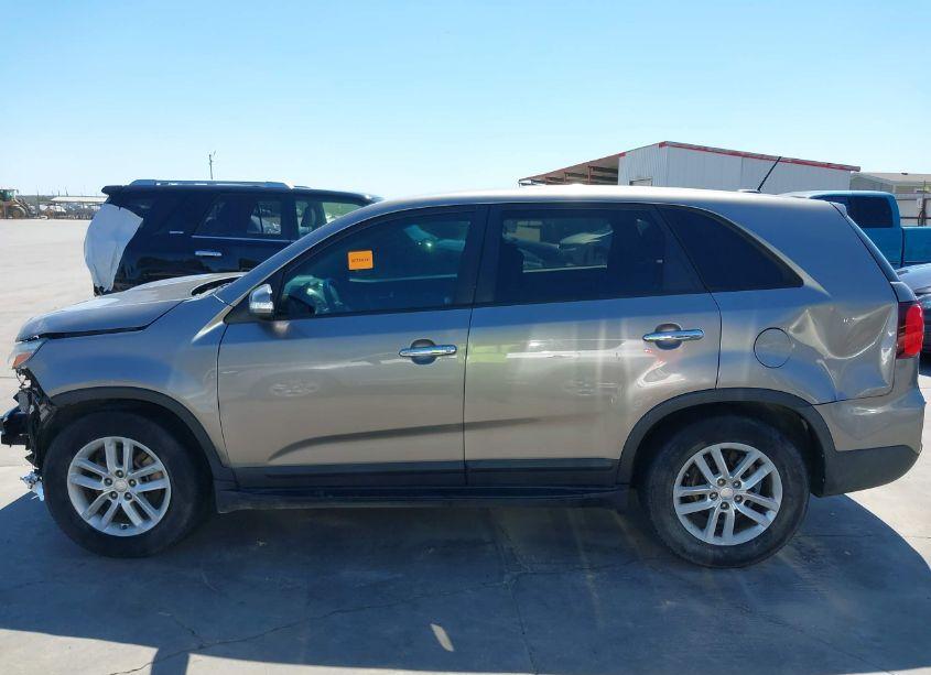 Photo 14 of 2014 Kia Sorento LX (VIN 5XYKT3A68EG543263)