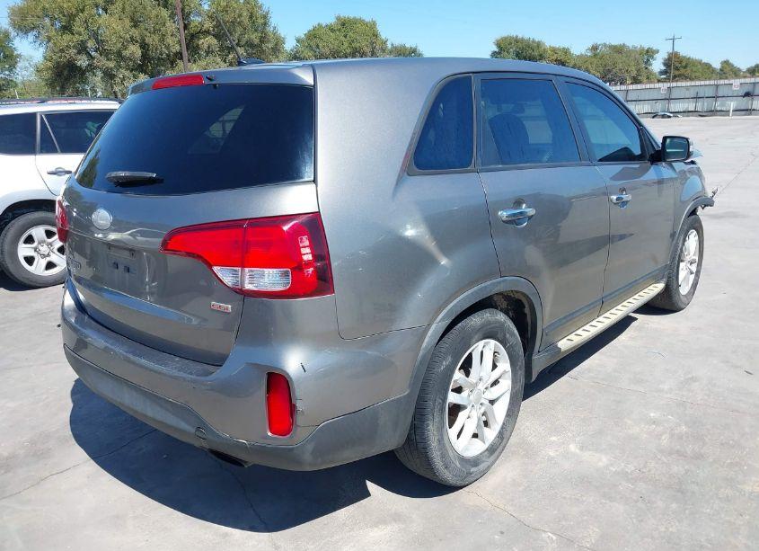 Photo 4 of 2014 Kia Sorento LX (VIN 5XYKT3A68EG543263)