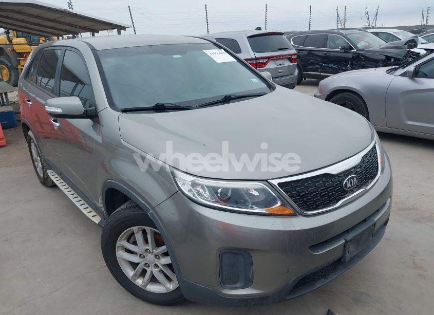 2015 Kia Sorento LX (VIN 5XYKT3A68FG568276) main photo