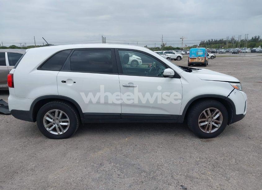 Photo 13 of 2015 Kia Sorento LX (VIN 5XYKT3A68FG599401)