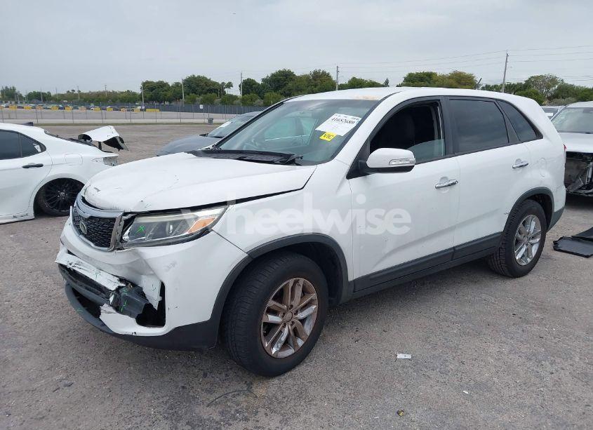 Photo 2 of 2015 Kia Sorento LX (VIN 5XYKT3A68FG599401)