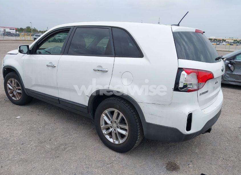 Photo 3 of 2015 Kia Sorento LX (VIN 5XYKT3A68FG599401)