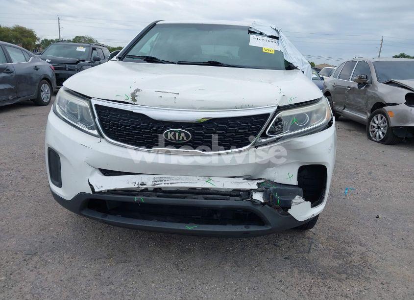 Photo 6 of 2015 Kia Sorento LX (VIN 5XYKT3A68FG599401)
