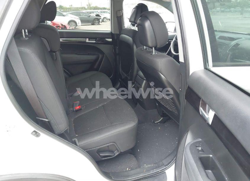 Photo 8 of 2015 Kia Sorento LX (VIN 5XYKT3A68FG599401)