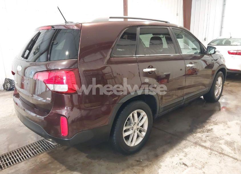 Photo 4 of 2015 Kia Sorento LX (VIN 5XYKT3A68FG601289)