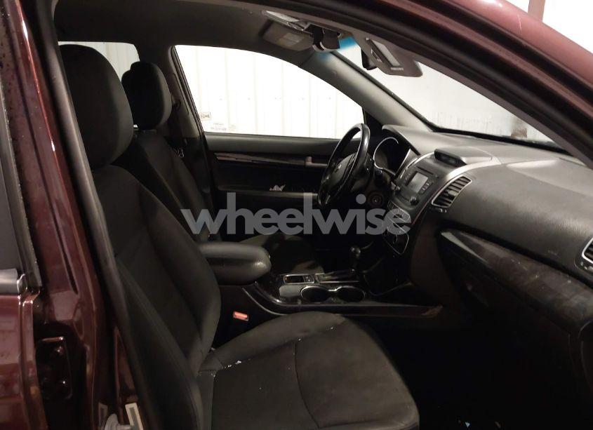 Photo 5 of 2015 Kia Sorento LX (VIN 5XYKT3A68FG601289)