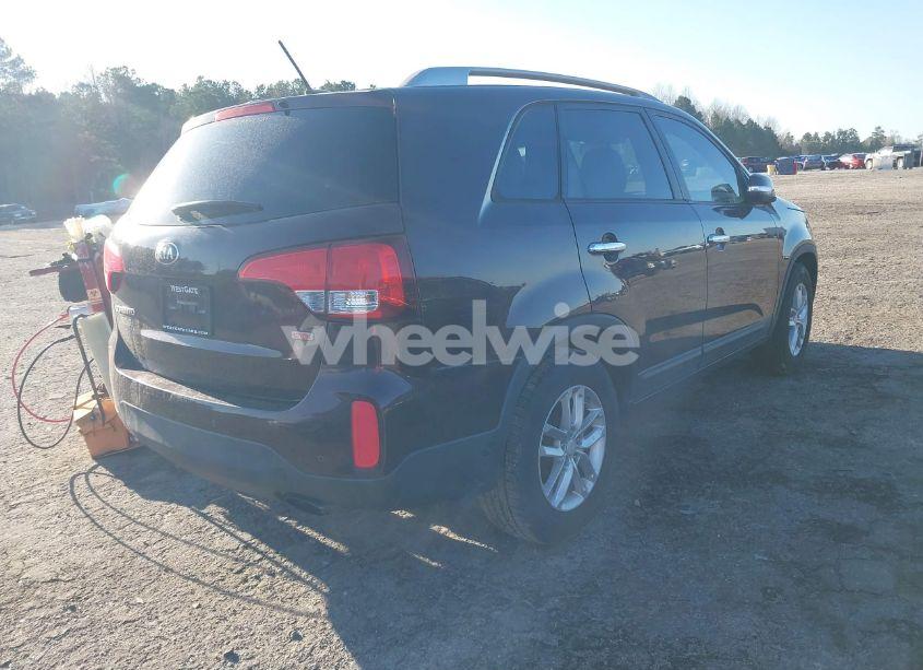 Photo 4 of 2015 Kia Sorento LX (VIN 5XYKT3A68FG646510)