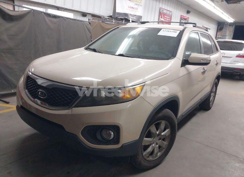 Photo 2 of 2012 Kia Sorento LX (VIN 5XYKT3A69CG205769)