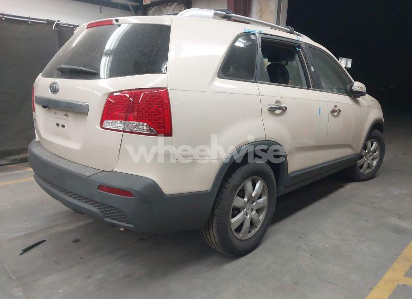 Photo 4 of 2012 Kia Sorento LX (VIN 5XYKT3A69CG205769)