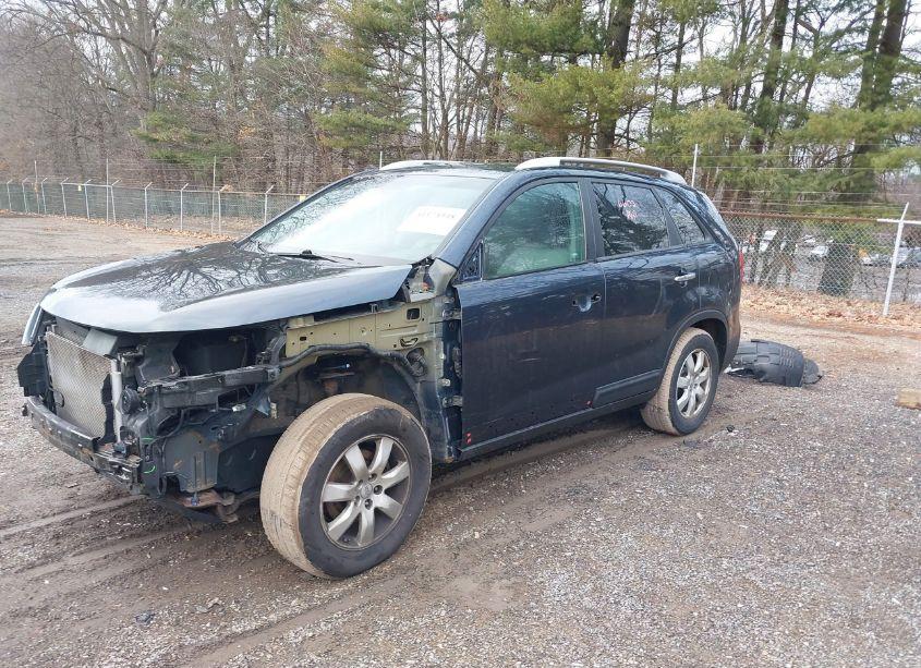Photo 2 of 2012 Kia Sorento LX (VIN 5XYKT3A69CG304009)