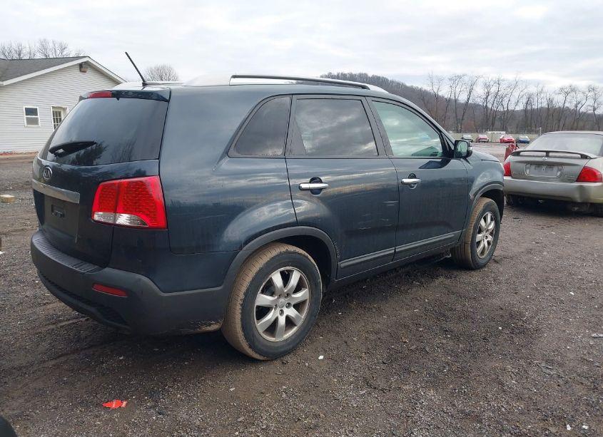 Photo 4 of 2012 Kia Sorento LX (VIN 5XYKT3A69CG304009)