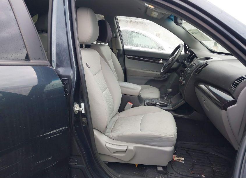 Photo 5 of 2012 Kia Sorento LX (VIN 5XYKT3A69CG304009)