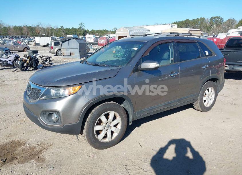 Photo 2 of 2012 Kia Sorento LX (VIN 5XYKT3A69CG304270)