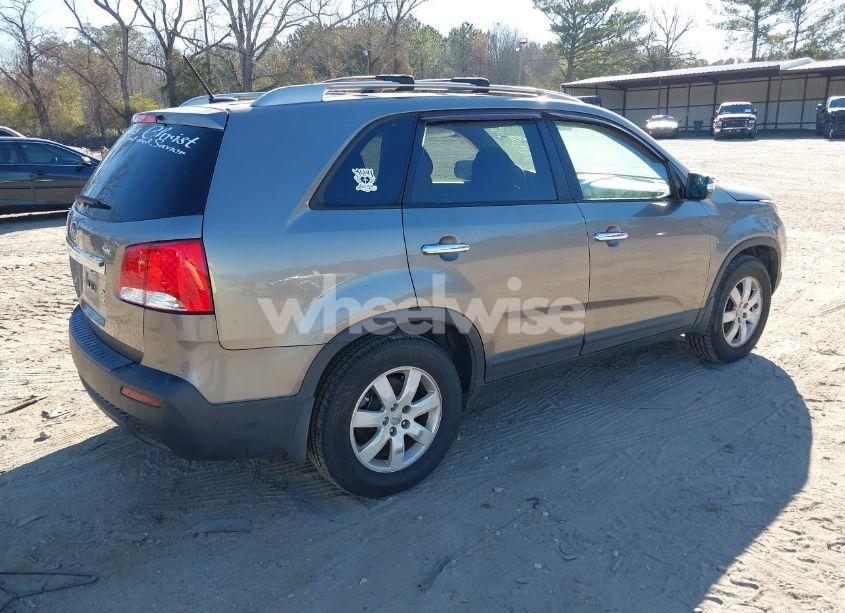 Photo 4 of 2012 Kia Sorento LX (VIN 5XYKT3A69CG304270)