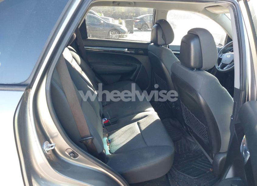 Photo 8 of 2012 Kia Sorento LX (VIN 5XYKT3A69CG304270)