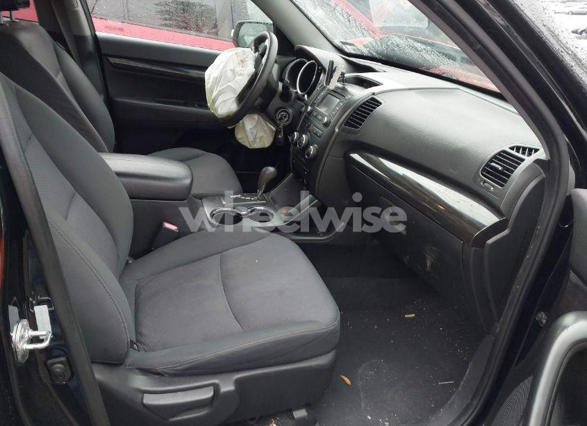 Photo 5 of 2013 Kia Sorento LX (VIN 5XYKT3A69DG354992)