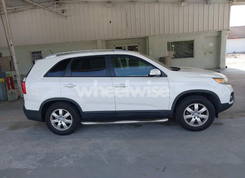 Photo 13 of 2013 Kia Sorento LX (VIN 5XYKT3A69DG370190)