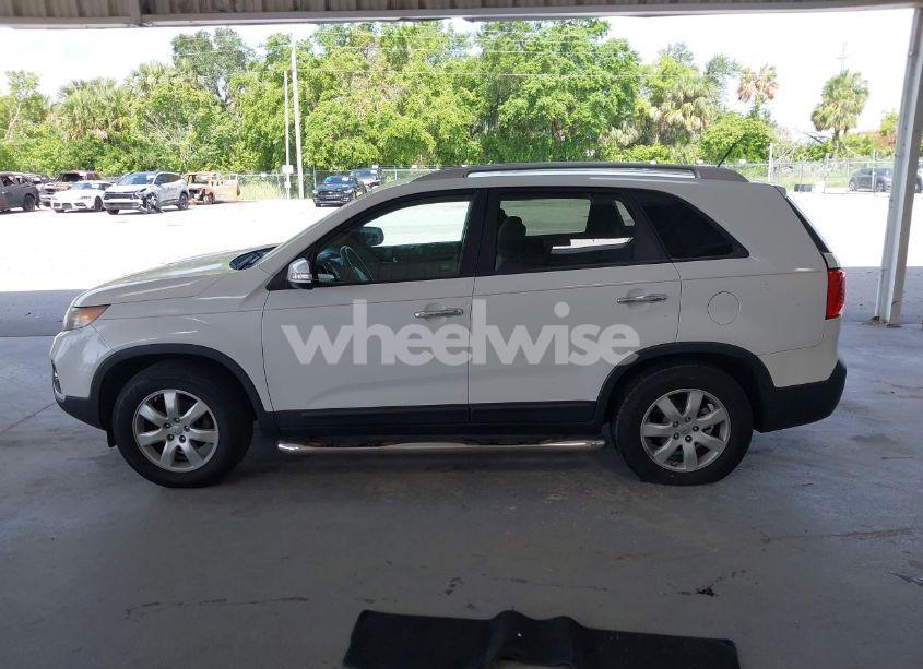 Photo 14 of 2013 Kia Sorento LX (VIN 5XYKT3A69DG370190)
