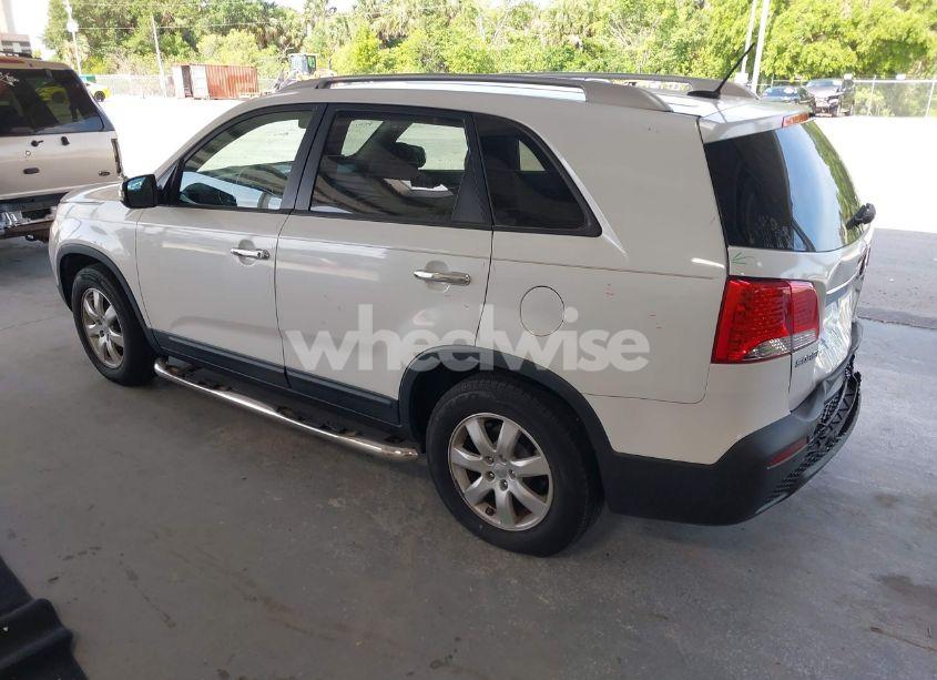 Photo 3 of 2013 Kia Sorento LX (VIN 5XYKT3A69DG370190)