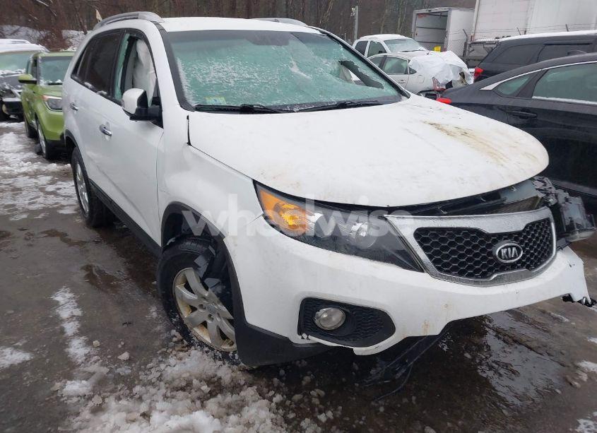 2013 Kia Sorento LX (VIN 5XYKT3A69DG386390) main photo